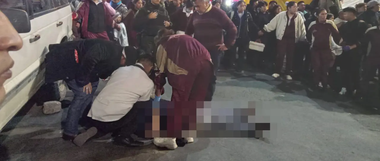 “Estaba ebrio”: Vehículo se estrella contra puestos de venta de la avenida Tumusla y deja al menos dos heridos
