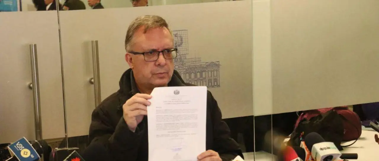 “Autoridad investida por voto sólo por voto debería ser revocada”: Alarcón plantea referéndum revocatorio extraordinario