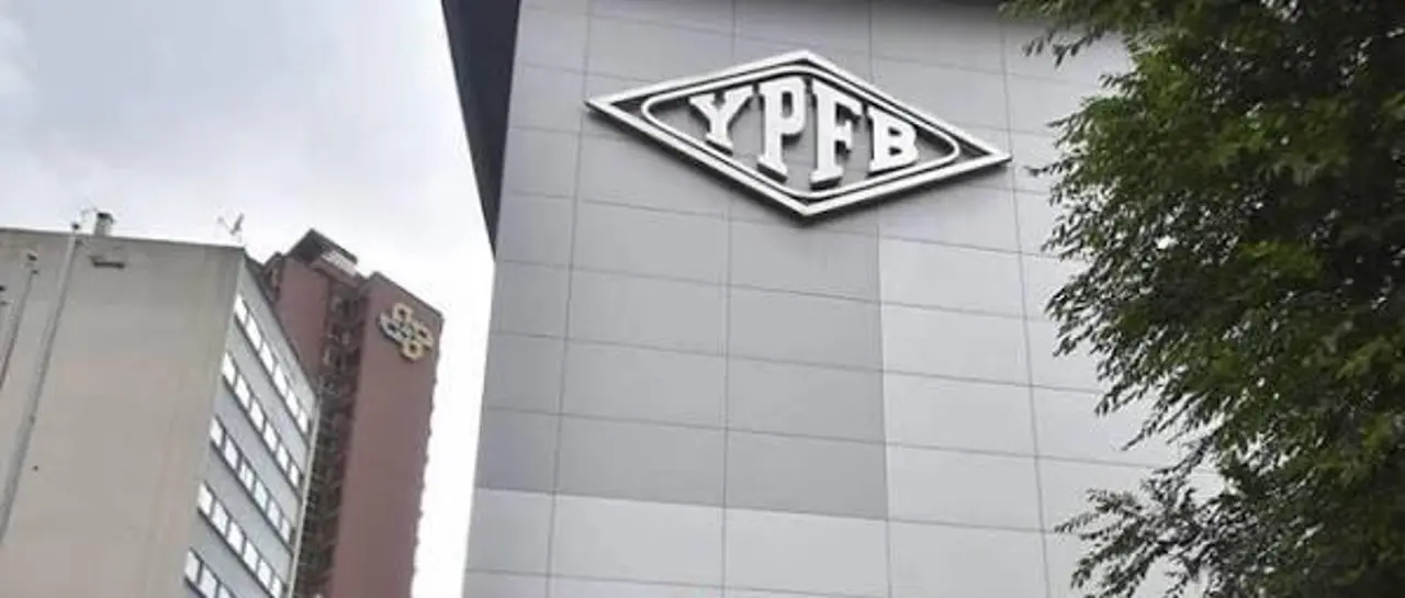 Aprehenden a exdirectora jurídica de YPFB por el caso gasolina desestabilizada