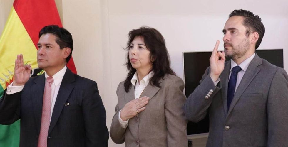 En medio de crisis del diésel, juran tres nuevas autoridades en el Ministerio de Hidrocarburos