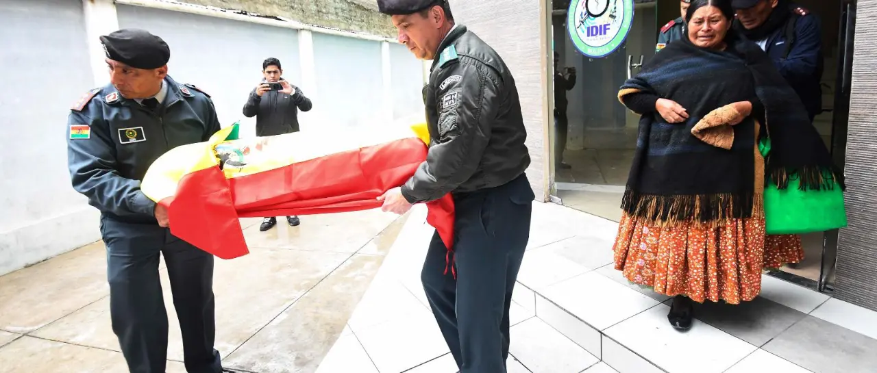 Viacha: Después de 25 días de la tragedia, despiden con rituales y sepelios a los últimos soldados identificados en las explosiones